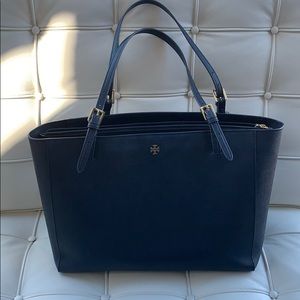 In excellent condition, Tory Burch shoulder bag
